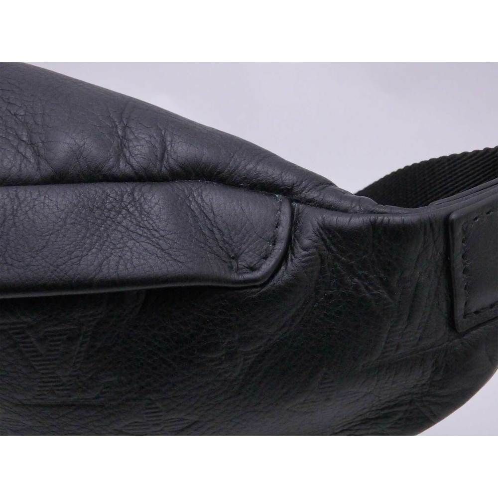 Louis Vuitton Monogram Shadow Discovery Bumbag Body Bag View 5